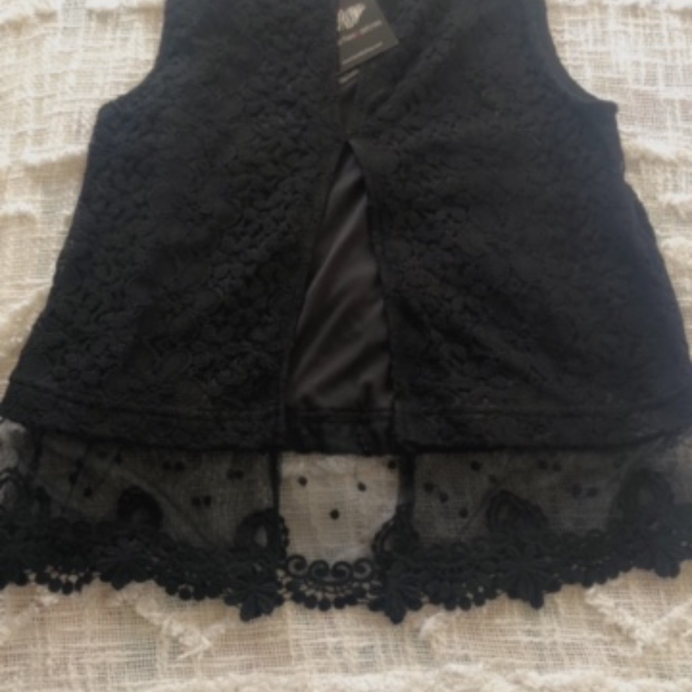 BLACK & WHITE TOP - Picture 5 of 6